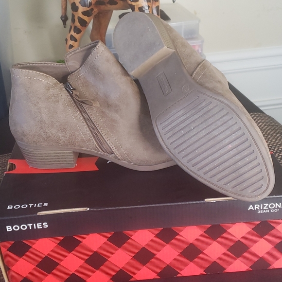 Booties - Picture 3 of 4